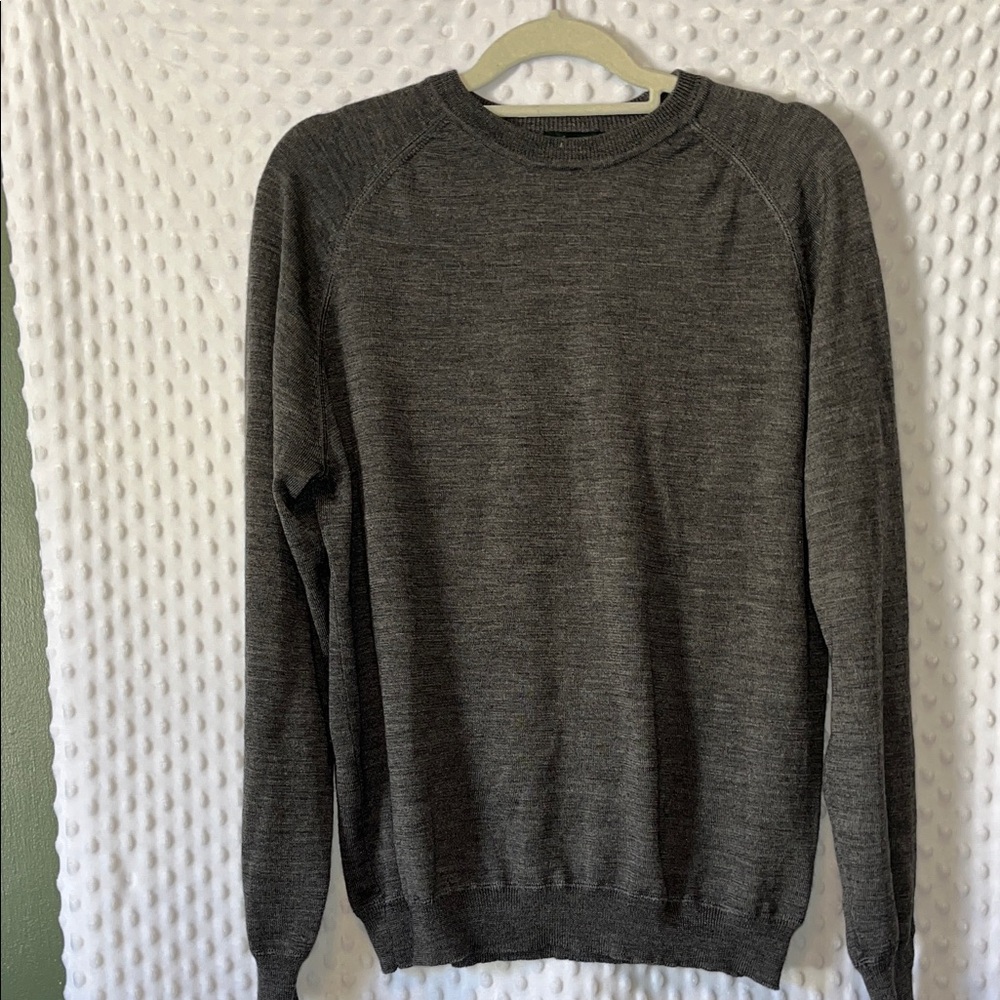 VTG Marshall Fields merino wool (75%), silk (25%) charcoal gray crew neck